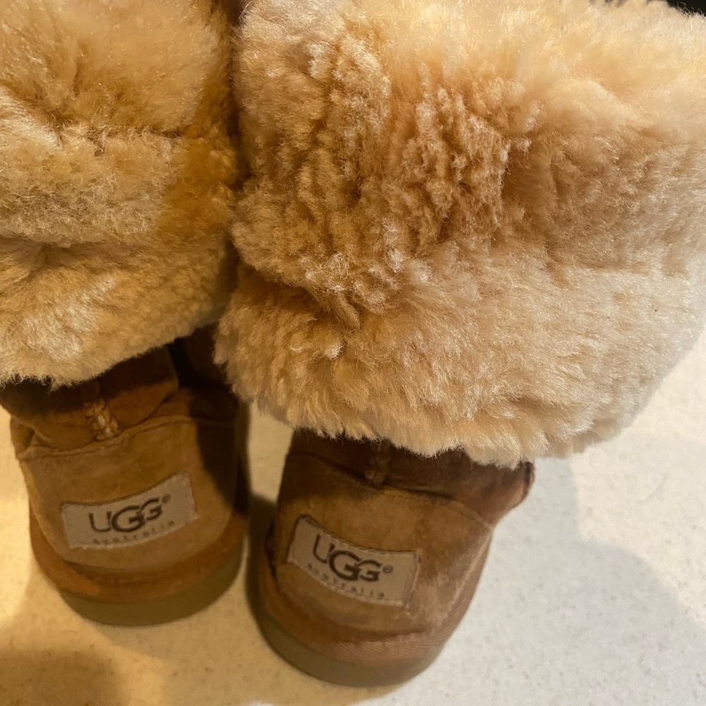 Ugg camel classic tall boot - Picture 4 of 6